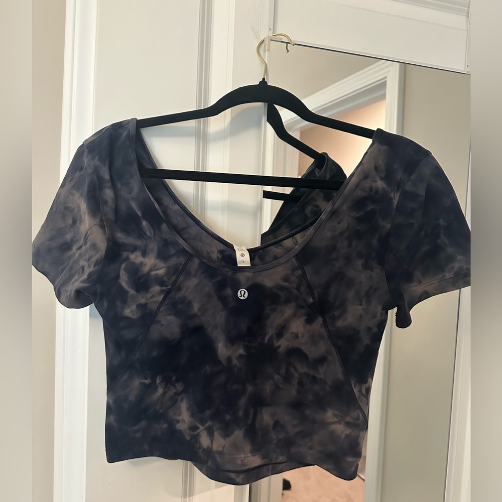 Lululemon Cropped Top (workout or leisure) Like New